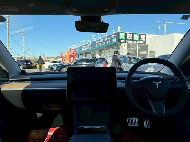 モデル３ ロングレンジ　ＡＷＤ　４ＷＤ　ワンオーナー　禁煙車　弊社買取車　満充電約５３０ｋｍ走行　上海モデル　ヒートポンプ　パワーバックドア　シートヒーター　ＬＥＤヘッドライト　１９インチＡＷ　パワーシート　黒ヴィーガンレザーシート（4枚目）
