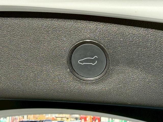 モデル３ ロングレンジ　ＡＷＤ　４ＷＤ　ワンオーナー　禁煙車　弊社買取車　満充電約５３０ｋｍ走行　上海モデル　ヒートポンプ　パワーバックドア　シートヒーター　ＬＥＤヘッドライト　１９インチＡＷ　パワーシート　黒ヴィーガンレザーシート（12枚目）