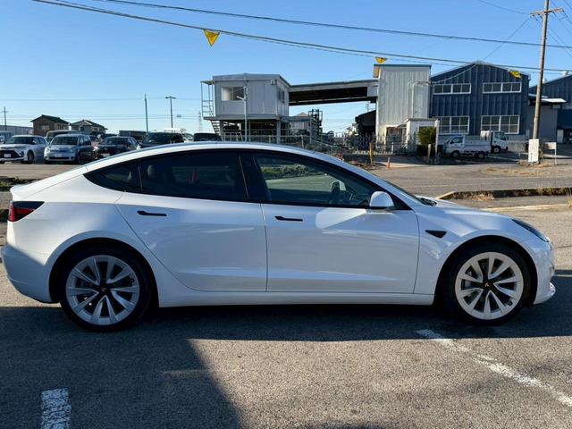 モデル３ ロングレンジ　ＡＷＤ　４ＷＤ　ワンオーナー　禁煙車　弊社買取車　満充電約５３０ｋｍ走行　上海モデル　ヒートポンプ　パワーバックドア　シートヒーター　ＬＥＤヘッドライト　１９インチＡＷ　パワーシート　黒ヴィーガンレザーシート（22枚目）