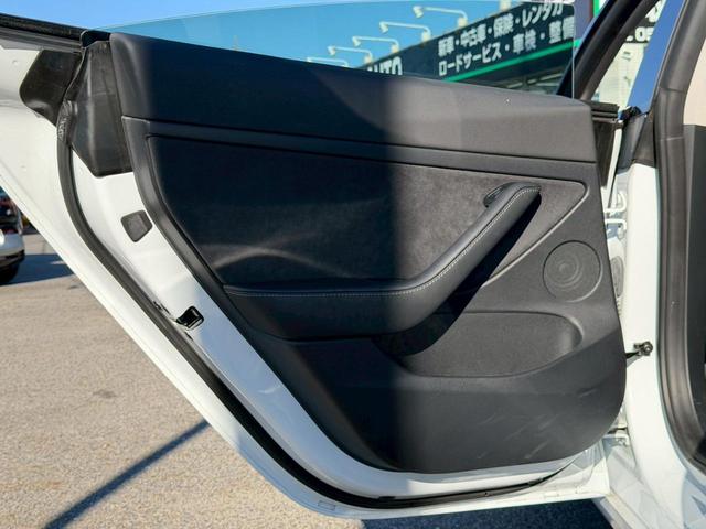 モデル３ ロングレンジ　ＡＷＤ　４ＷＤ　ワンオーナー　禁煙車　弊社買取車　満充電約５３０ｋｍ走行　上海モデル　ヒートポンプ　パワーバックドア　シートヒーター　ＬＥＤヘッドライト　１９インチＡＷ　パワーシート　黒ヴィーガンレザーシート（44枚目）
