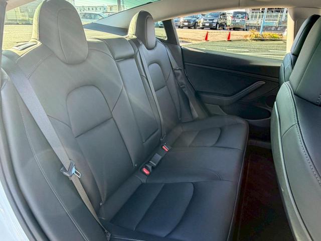 モデル３ ロングレンジ　ＡＷＤ　４ＷＤ　ワンオーナー　禁煙車　弊社買取車　満充電約５３０ｋｍ走行　上海モデル　ヒートポンプ　パワーバックドア　シートヒーター　ＬＥＤヘッドライト　１９インチＡＷ　パワーシート　黒ヴィーガンレザーシート（47枚目）