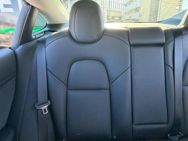 モデル３ ロングレンジ　ＡＷＤ　４ＷＤ　ワンオーナー　禁煙車　弊社買取車　満充電約５３０ｋｍ走行　上海モデル　ヒートポンプ　パワーバックドア　シートヒーター　ＬＥＤヘッドライト　１９インチＡＷ　パワーシート　黒ヴィーガンレザーシート（54枚目）