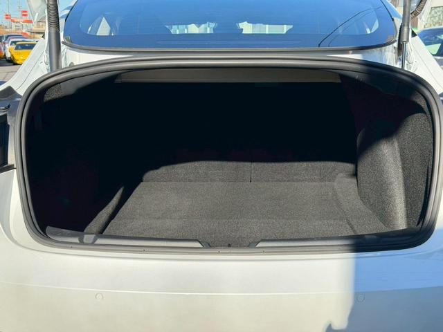 モデル３ ロングレンジ　ＡＷＤ　４ＷＤ　ワンオーナー　禁煙車　弊社買取車　満充電約５３０ｋｍ走行　上海モデル　ヒートポンプ　パワーバックドア　シートヒーター　ＬＥＤヘッドライト　１９インチＡＷ　パワーシート　黒ヴィーガンレザーシート（72枚目）