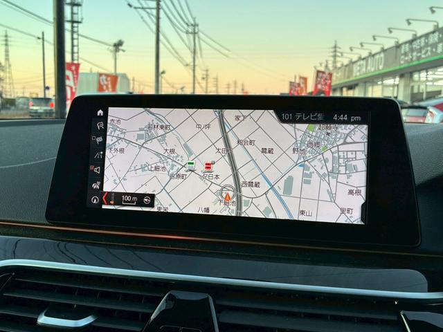 ５シリーズ ５２３ｄ　Ｍスポーツ　ハイラインパッケージ　フルディーラーメンテ　ユーザー様買取車両　禁煙車　パーキングアシスト／ドライビングアシストプラス　本革シート　純正１９インチＡＷ　フルセグＴＶ　全席シートヒーター　パワートランク（8枚目）