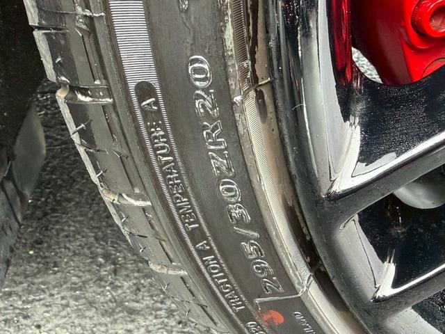 クアトロポルテ スポーツＧＴ　Ｓ　正規ディーラー車　禁煙車　弊社買取車両　Ｖ８エンジン４０１馬力　専用サスペンション　サンルーフ　フェラーリエンジン　トルコンＡＴ　６ポッドキャリパー　２０インチダーククロームＡＷ　赤コンビシート（34枚目）