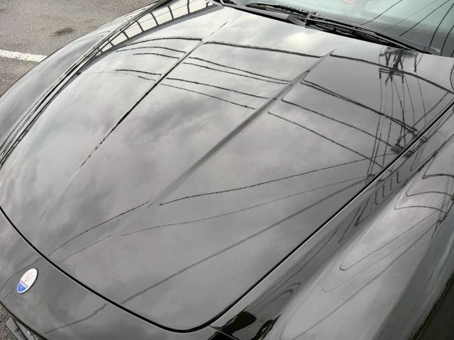 クアトロポルテ スポーツＧＴ　Ｓ　正規ディーラー車　禁煙車　弊社買取車両　Ｖ８エンジン４０１馬力　専用サスペンション　サンルーフ　フェラーリエンジン　トルコンＡＴ　６ポッドキャリパー　２０インチダーククロームＡＷ　赤コンビシート（42枚目）