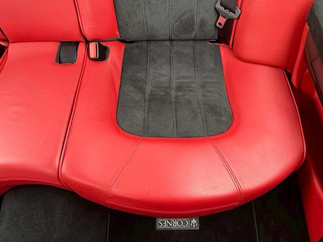 クアトロポルテ スポーツＧＴ　Ｓ　正規ディーラー車　禁煙車　弊社買取車両　Ｖ８エンジン４０１馬力　専用サスペンション　サンルーフ　フェラーリエンジン　トルコンＡＴ　６ポッドキャリパー　２０インチダーククロームＡＷ　赤コンビシート（62枚目）