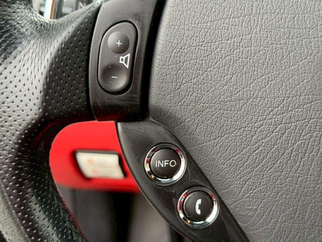 クアトロポルテ スポーツＧＴ　Ｓ　正規ディーラー車　禁煙車　弊社買取車両　Ｖ８エンジン４０１馬力　専用サスペンション　サンルーフ　フェラーリエンジン　トルコンＡＴ　６ポッドキャリパー　２０インチダーククロームＡＷ　赤コンビシート（64枚目）