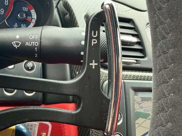 クアトロポルテ スポーツＧＴ　Ｓ　正規ディーラー車　禁煙車　弊社買取車両　Ｖ８エンジン４０１馬力　専用サスペンション　サンルーフ　フェラーリエンジン　トルコンＡＴ　６ポッドキャリパー　２０インチダーククロームＡＷ　赤コンビシート（68枚目）