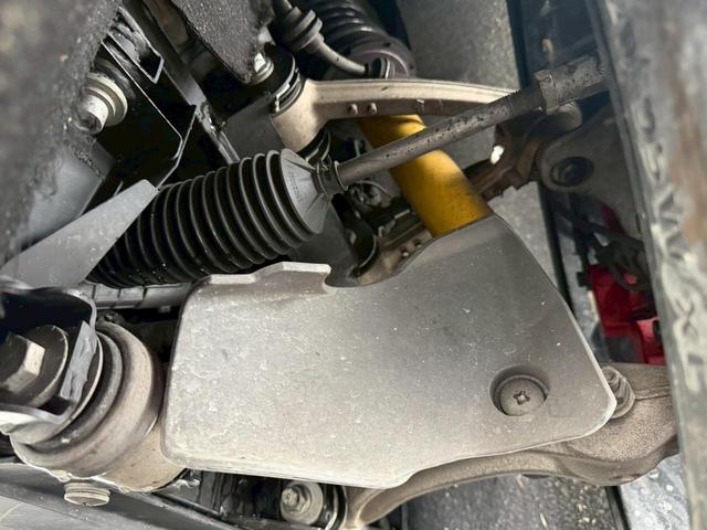 クアトロポルテ スポーツＧＴ　Ｓ　正規ディーラー車　禁煙車　弊社買取車両　Ｖ８エンジン４０１馬力　専用サスペンション　サンルーフ　フェラーリエンジン　トルコンＡＴ　６ポッドキャリパー　２０インチダーククロームＡＷ　赤コンビシート（72枚目）