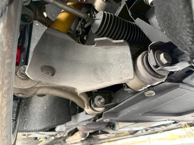 クアトロポルテ スポーツＧＴ　Ｓ　正規ディーラー車　禁煙車　弊社買取車両　Ｖ８エンジン４０１馬力　専用サスペンション　サンルーフ　フェラーリエンジン　トルコンＡＴ　６ポッドキャリパー　２０インチダーククロームＡＷ　赤コンビシート（75枚目）