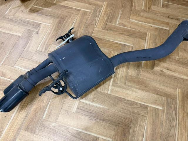 クアトロポルテ スポーツＧＴ　Ｓ　正規ディーラー車　禁煙車　弊社買取車両　Ｖ８エンジン４０１馬力　専用サスペンション　サンルーフ　フェラーリエンジン　トルコンＡＴ　６ポッドキャリパー　２０インチダーククロームＡＷ　赤コンビシート（77枚目）