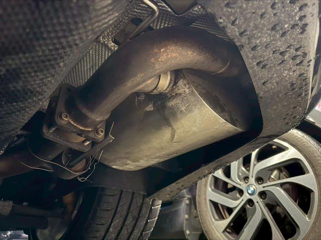 クアトロポルテ スポーツＧＴ　Ｓ　正規ディーラー車　禁煙車　弊社買取車両　Ｖ８エンジン４０１馬力　専用サスペンション　サンルーフ　フェラーリエンジン　トルコンＡＴ　６ポッドキャリパー　２０インチダーククロームＡＷ　赤コンビシート（78枚目）