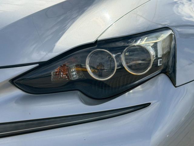 �����F�����z���ɋ߂��u���v�łƂĂ����邢�A�g�h�c�w�b�h���C�g���̗p�B��Ԃł����K�ȃh���C�u�����y���݂��������܂���B