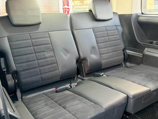 �Z�J���h�V�[�g�̓��N���C�j���O�\�ł��났�̋�ԁB��l��l������Ă��\���ȃX�y�[�X���m�ۂ���Ă���܂��B