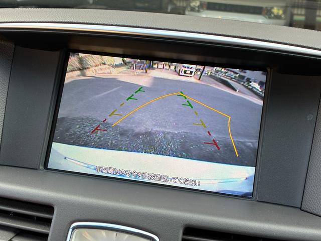 フーガハイブリッド ＶＩＰパッケージ　車検２年付　革シート　メーカーナビ　バックカメラ　レーダークルコン　衝突被害軽減ブレーキ　シートヒーター＆クーラー　クリアランスソナー　フルセグＴＶ　スマートキー　ＥＴＣ　純正１８インチアルミホイール（4枚目）