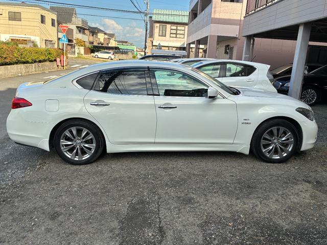 フーガハイブリッド ＶＩＰパッケージ　車検２年付　革シート　メーカーナビ　バックカメラ　レーダークルコン　衝突被害軽減ブレーキ　シートヒーター＆クーラー　クリアランスソナー　フルセグＴＶ　スマートキー　ＥＴＣ　純正１８インチアルミホイール（19枚目）