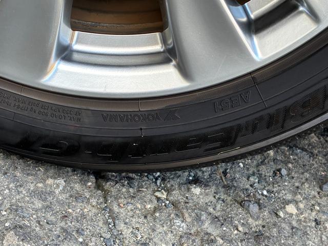 フーガハイブリッド ＶＩＰパッケージ　車検２年付　革シート　メーカーナビ　バックカメラ　レーダークルコン　衝突被害軽減ブレーキ　シートヒーター＆クーラー　クリアランスソナー　フルセグＴＶ　スマートキー　ＥＴＣ　純正１８インチアルミホイール（32枚目）