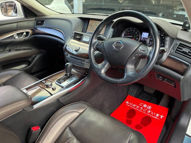 フーガハイブリッド ＶＩＰパッケージ　車検２年付　革シート　メーカーナビ　バックカメラ　レーダークルコン　衝突被害軽減ブレーキ　シートヒーター＆クーラー　クリアランスソナー　フルセグＴＶ　スマートキー　ＥＴＣ　純正１８インチアルミホイール（65枚目）
