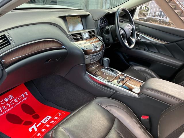 フーガハイブリッド ＶＩＰパッケージ　車検２年付　革シート　メーカーナビ　バックカメラ　レーダークルコン　衝突被害軽減ブレーキ　シートヒーター＆クーラー　クリアランスソナー　フルセグＴＶ　スマートキー　ＥＴＣ　純正１８インチアルミホイール（71枚目）