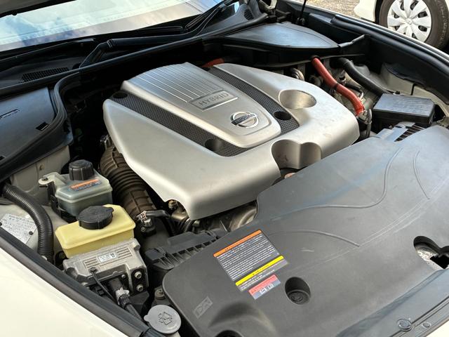 フーガハイブリッド ＶＩＰパッケージ　車検２年付　革シート　メーカーナビ　バックカメラ　レーダークルコン　衝突被害軽減ブレーキ　シートヒーター＆クーラー　クリアランスソナー　フルセグＴＶ　スマートキー　ＥＴＣ　純正１８インチアルミホイール（73枚目）
