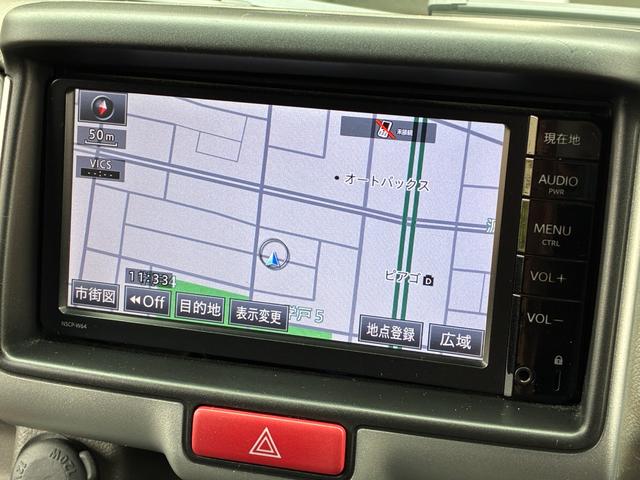 エブリイ ジョインターボ　禁煙　ナビ　バックモニター　ルーフキャリア　筆記体レトロ調エンブレム　ＭＡＤＣＲＯＳＳ／ＧＲＡＣＥ１４インチＡＷ　ジオランダーＸ－ＡＴ　ベッドキット　黒革調シートカバー　Ｂｌｕｅｔｏｏｔｈオーディオ（3枚目）