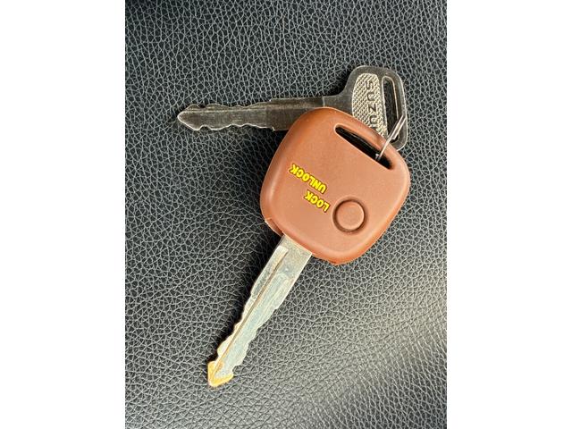 エブリイ ジョインターボ　禁煙　ナビ　バックモニター　ルーフキャリア　筆記体レトロ調エンブレム　ＭＡＤＣＲＯＳＳ／ＧＲＡＣＥ１４インチＡＷ　ジオランダーＸ－ＡＴ　ベッドキット　黒革調シートカバー　Ｂｌｕｅｔｏｏｔｈオーディオ（67枚目）