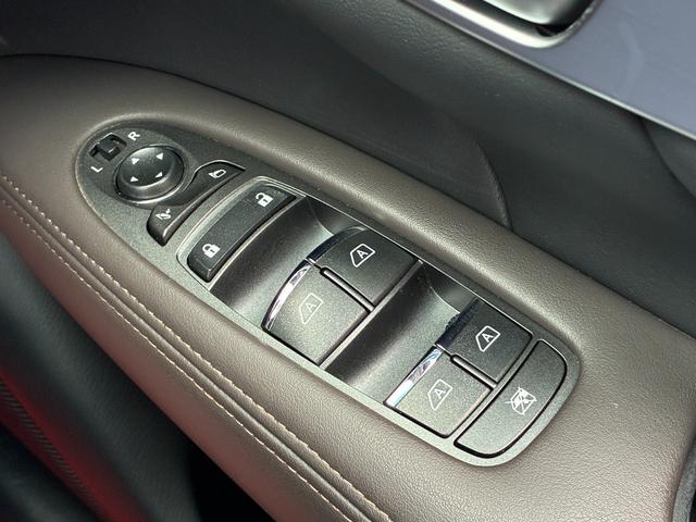 NISSAN FUGA HYBRID VIP PACKAGE