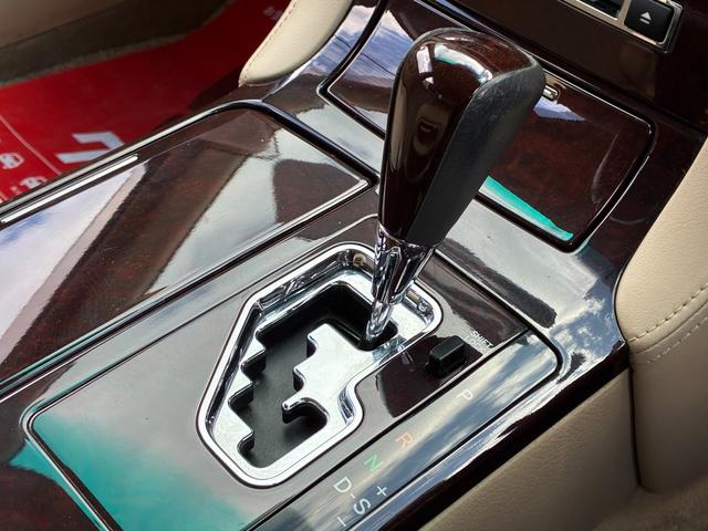 TOYOTA CROWN ROYAL SALOON PREMIUM EDITION