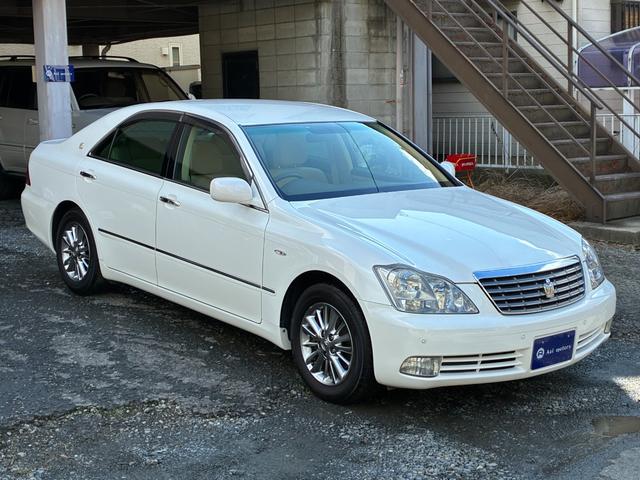 TOYOTA CROWN ROYAL SALOON PREMIUM EDITION