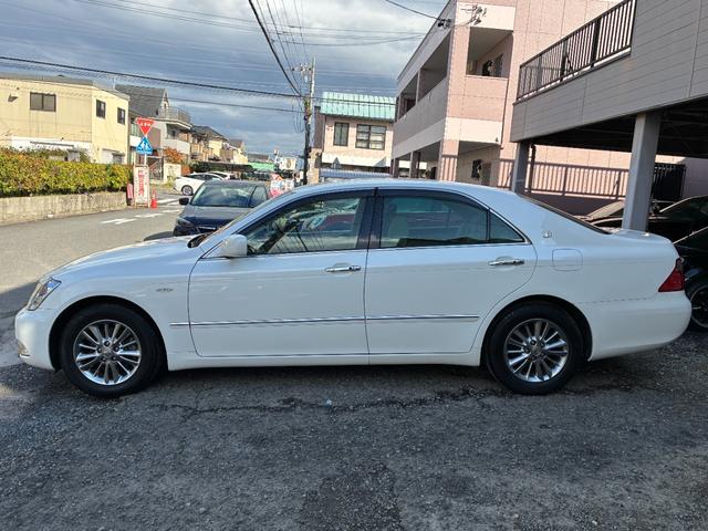TOYOTA CROWN ROYAL SALOON PREMIUM EDITION