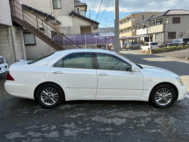 TOYOTA CROWN ROYAL SALOON PREMIUM EDITION