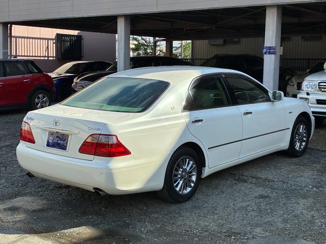 TOYOTA CROWN ROYAL SALOON PREMIUM EDITION