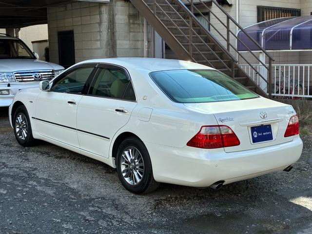 TOYOTA CROWN ROYAL SALOON PREMIUM EDITION