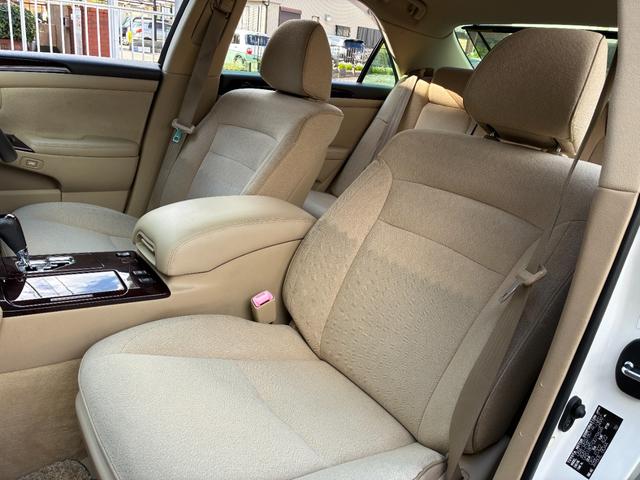 TOYOTA CROWN ROYAL SALOON PREMIUM EDITION