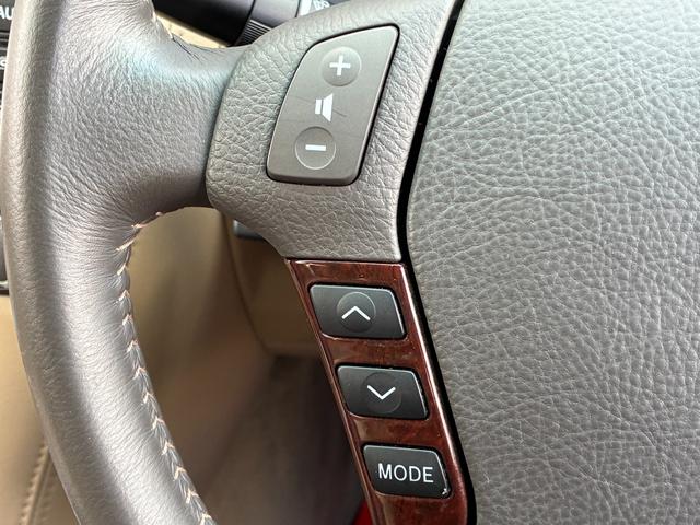 TOYOTA CROWN ROYAL SALOON PREMIUM EDITION