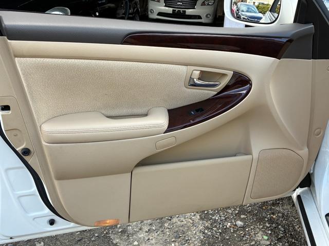 TOYOTA CROWN ROYAL SALOON PREMIUM EDITION