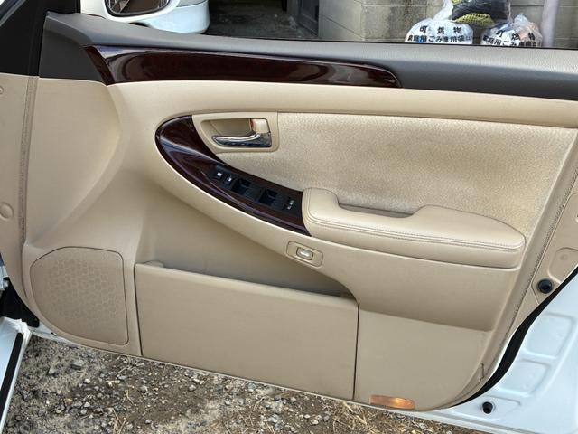 TOYOTA CROWN ROYAL SALOON PREMIUM EDITION