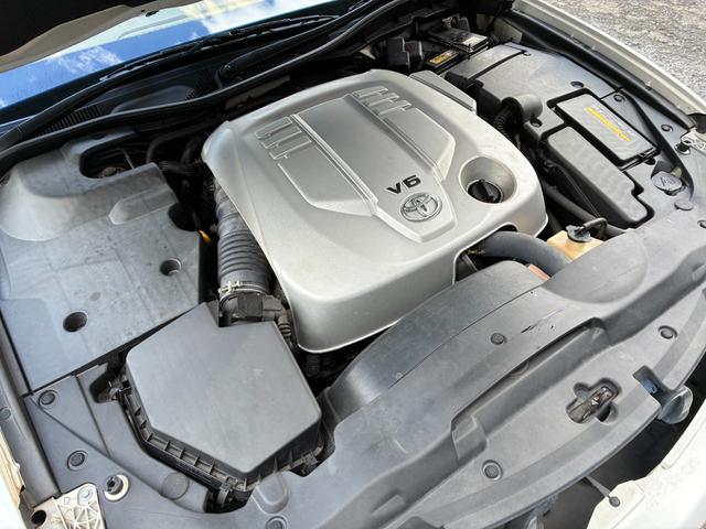 TOYOTA CROWN ROYAL SALOON PREMIUM EDITION