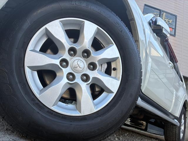 パジェロ ロング エクシード ディーゼルターボ 4WD KENWOODナビ バックモニター Bluetoothオーディオ シートヒーター ETC クルーズコントロール 三列シート フルフラット AC100V電源 キーレス(25枚目)