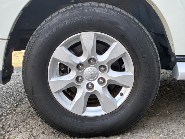 パジェロ ロング エクシード ディーゼルターボ 4WD KENWOODナビ バックモニター Bluetoothオーディオ シートヒーター ETC クルーズコントロール 三列シート フルフラット AC100V電源 キーレス(26枚目)