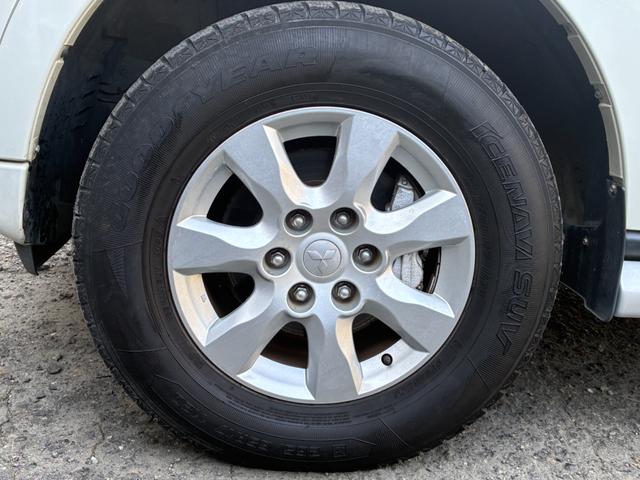 パジェロ ロング エクシード ディーゼルターボ 4WD KENWOODナビ バックモニター Bluetoothオーディオ シートヒーター ETC クルーズコントロール 三列シート フルフラット AC100V電源 キーレス(28枚目)