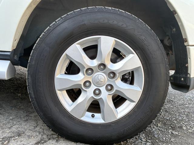 パジェロ ロング エクシード ディーゼルターボ 4WD KENWOODナビ バックモニター Bluetoothオーディオ シートヒーター ETC クルーズコントロール 三列シート フルフラット AC100V電源 キーレス(29枚目)