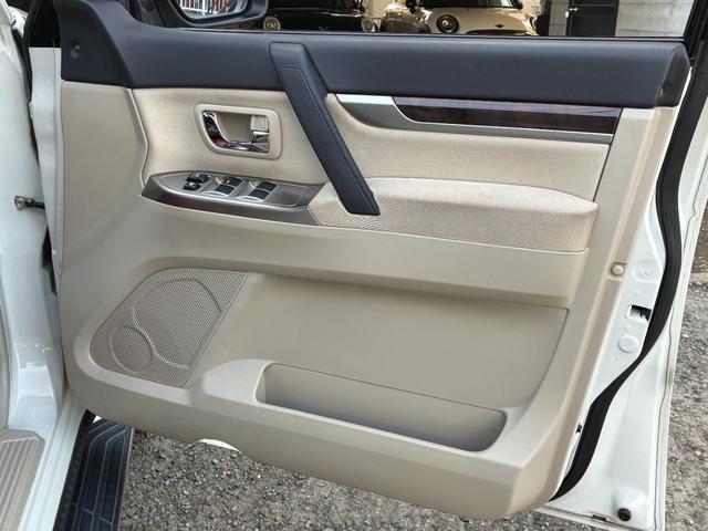 パジェロ ロング エクシード ディーゼルターボ 4WD KENWOODナビ バックモニター Bluetoothオーディオ シートヒーター ETC クルーズコントロール 三列シート フルフラット AC100V電源 キーレス(69枚目)