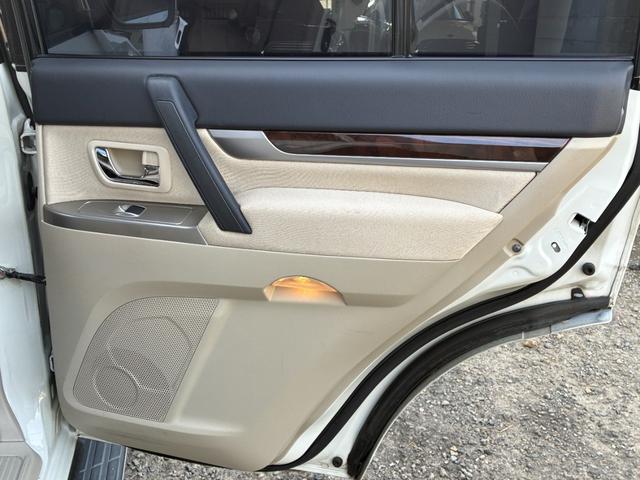 パジェロ ロング エクシード ディーゼルターボ 4WD KENWOODナビ バックモニター Bluetoothオーディオ シートヒーター ETC クルーズコントロール 三列シート フルフラット AC100V電源 キーレス(70枚目)