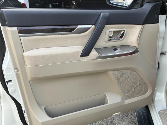 パジェロ ロング エクシード ディーゼルターボ 4WD KENWOODナビ バックモニター Bluetoothオーディオ シートヒーター ETC クルーズコントロール 三列シート フルフラット AC100V電源 キーレス(71枚目)