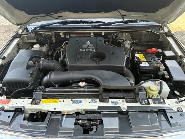 パジェロ ロング エクシード ディーゼルターボ 4WD KENWOODナビ バックモニター Bluetoothオーディオ シートヒーター ETC クルーズコントロール 三列シート フルフラット AC100V電源 キーレス(73枚目)