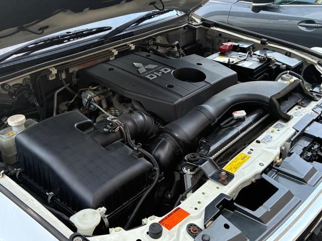 パジェロ ロング エクシード ディーゼルターボ 4WD KENWOODナビ バックモニター Bluetoothオーディオ シートヒーター ETC クルーズコントロール 三列シート フルフラット AC100V電源 キーレス(74枚目)