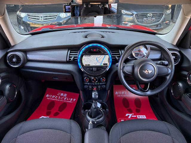 MINI クーパー 5ドア メーカーHDDナビ ドライビングモード ETC キーレス オートヘッドライト オートワイパー ストレージコンパートメントPKG 純正アルミホイール ドラレコ アームレスト アンビエントライト(2枚目)