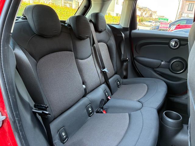 MINI クーパー 5ドア メーカーHDDナビ ドライビングモード ETC キーレス オートヘッドライト オートワイパー ストレージコンパートメントPKG 純正アルミホイール ドラレコ アームレスト アンビエントライト(5枚目)